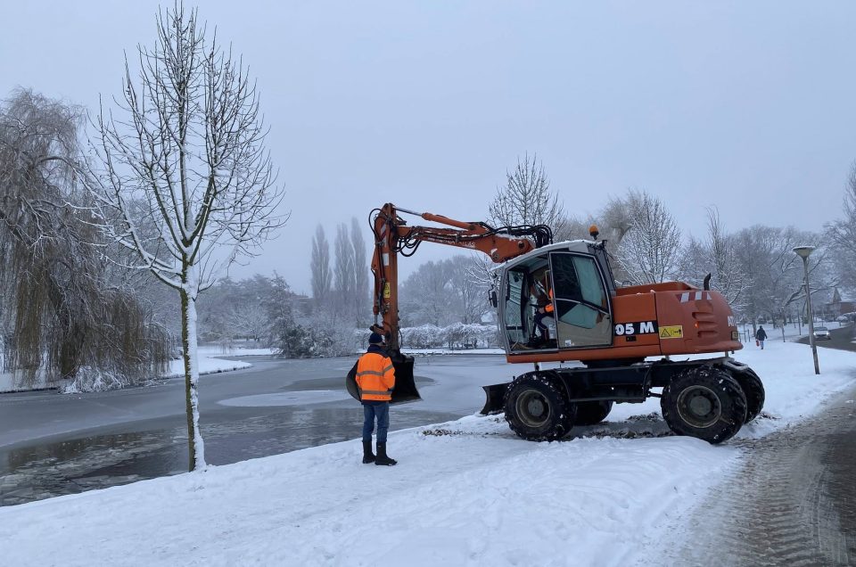 Wakken en voer voor de watervogels